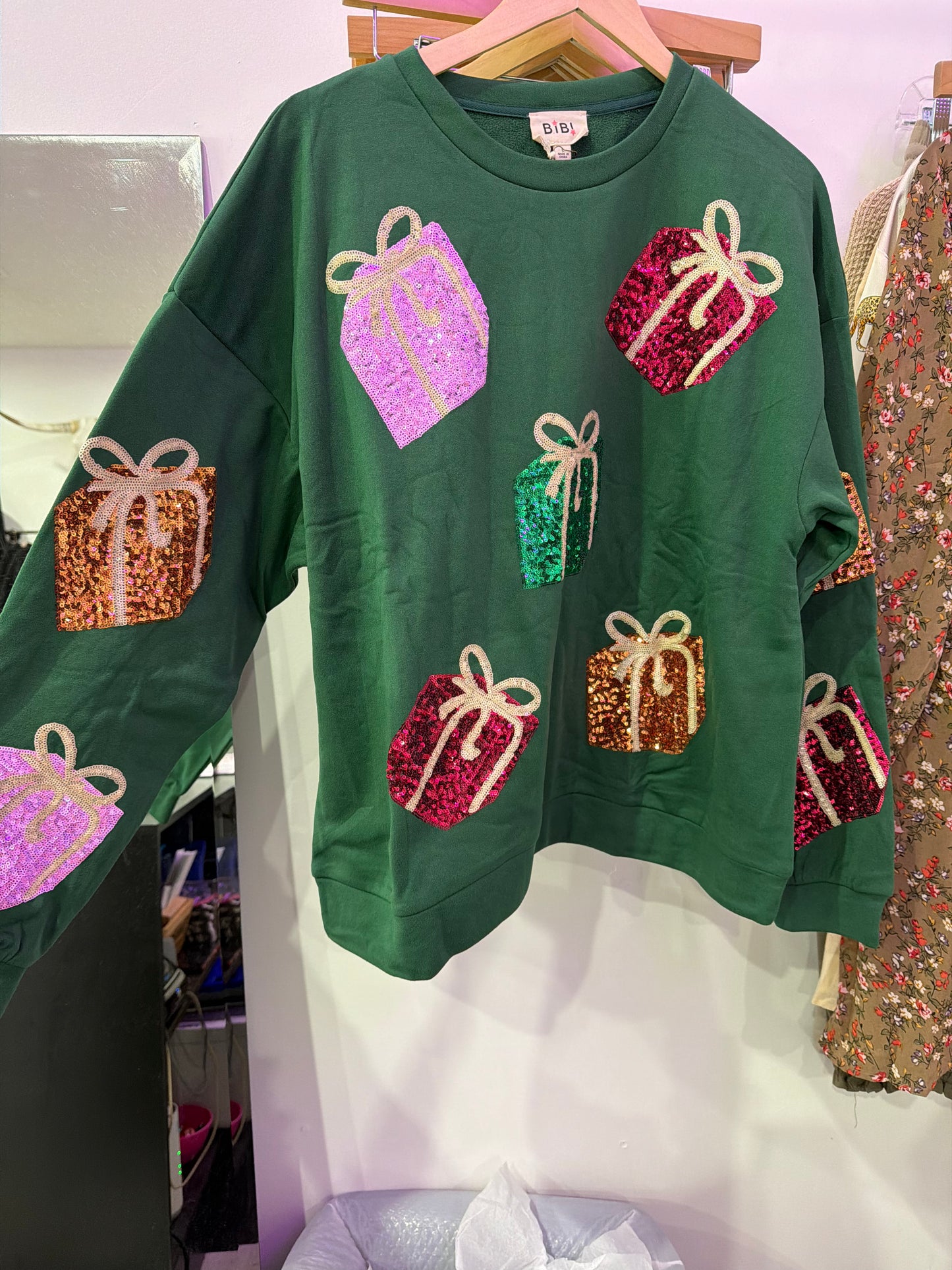 Sequin Present Fleece Pullover