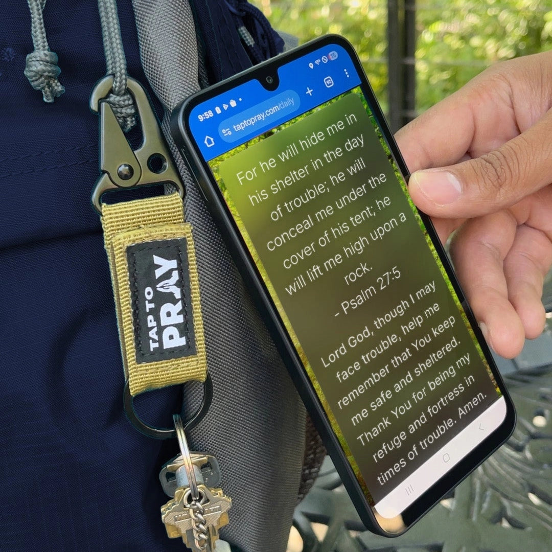 Versible Tap to Pray Keychain - Sahara Camo