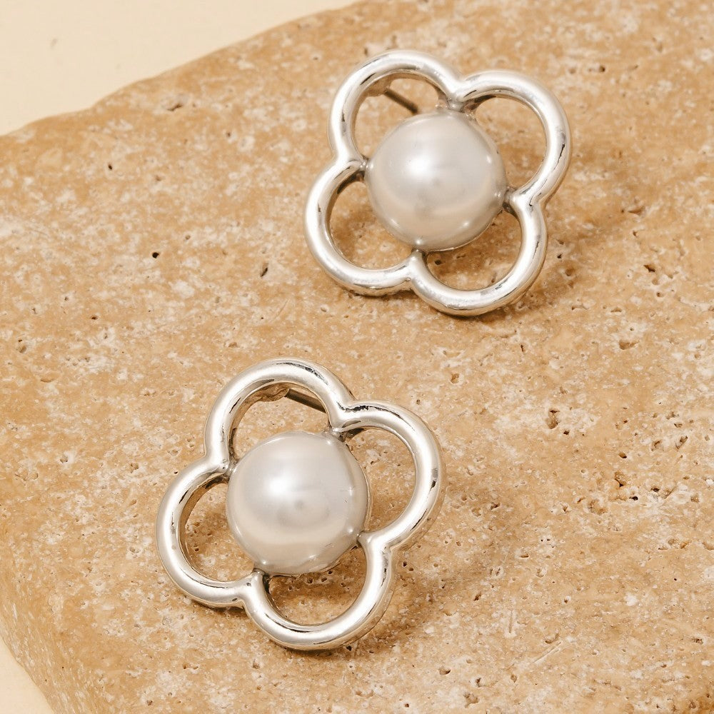 Pearl in Clover Studs
