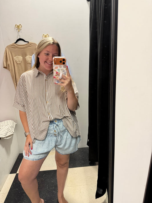 OVERSIZE STRIPED BUTTON DOWN TOP - MOCHA