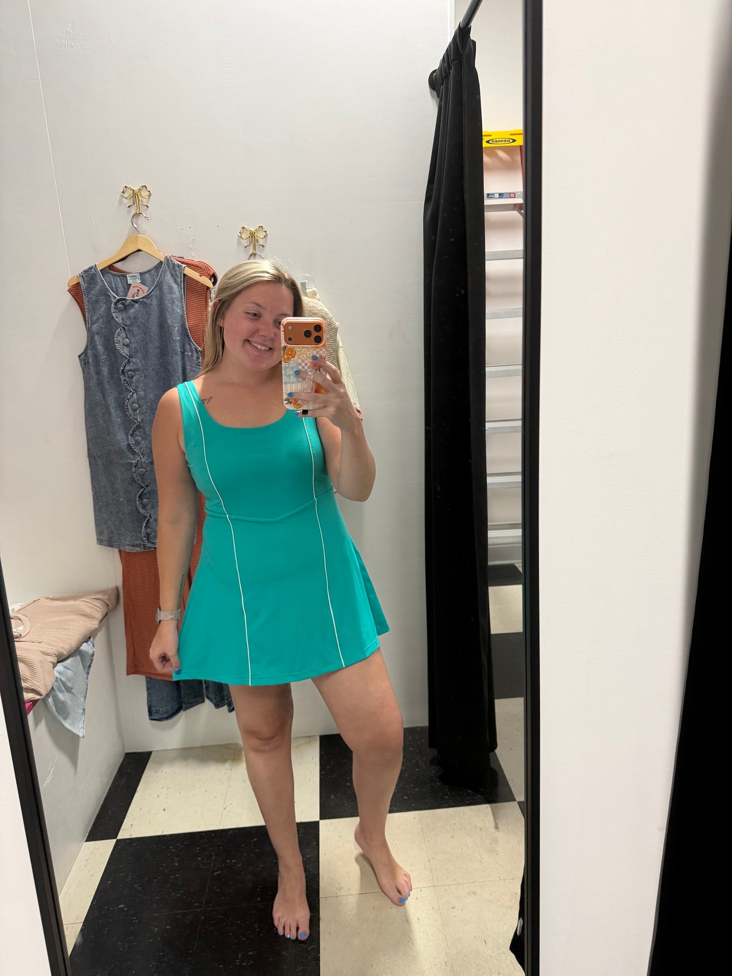 BACK PLEAT DETAIL ACTIVE MINI DRESS