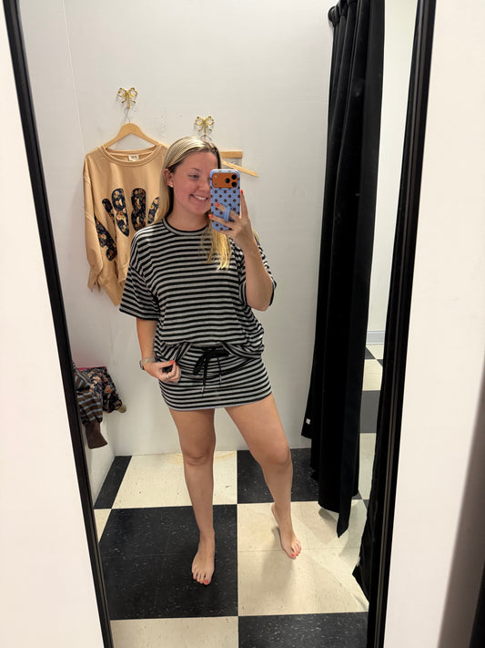LOOK AT ME STRIPED MID RISE SKORT - BLACK/GREY