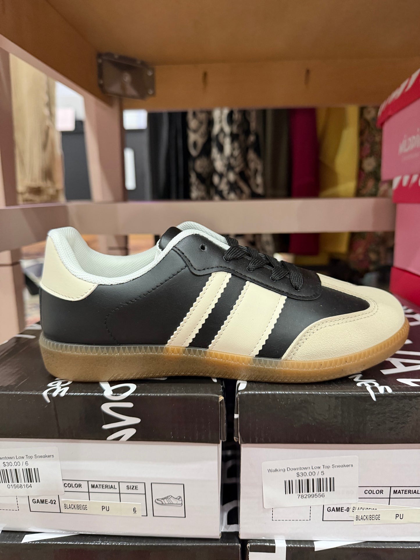 Walking Downtown Low Top Sneakers