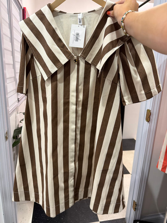 OVERSIZED COLLAR STRIPED MINI DRESS - BROWN