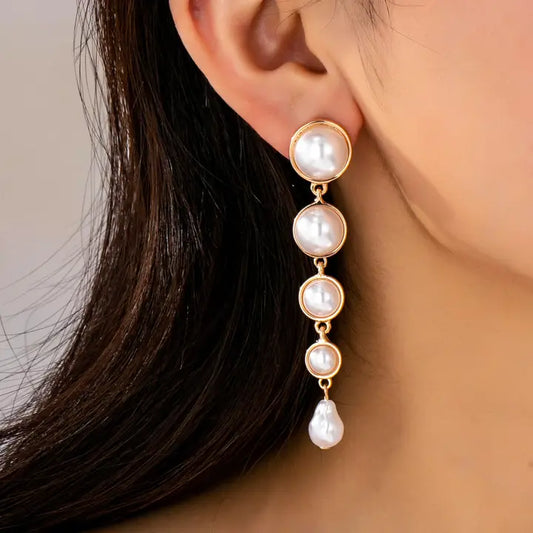 LINEAR GRADUAL PEARL DROP EARRINGS