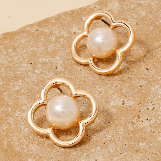 Pearl in Clover Studs