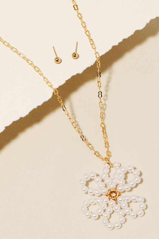 Pearl Beaded Flower Necklace