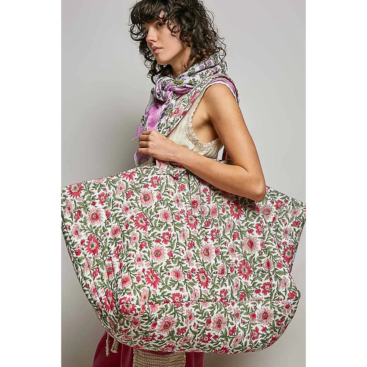 QUILTED FLORAL JUMBO TOTE BAG