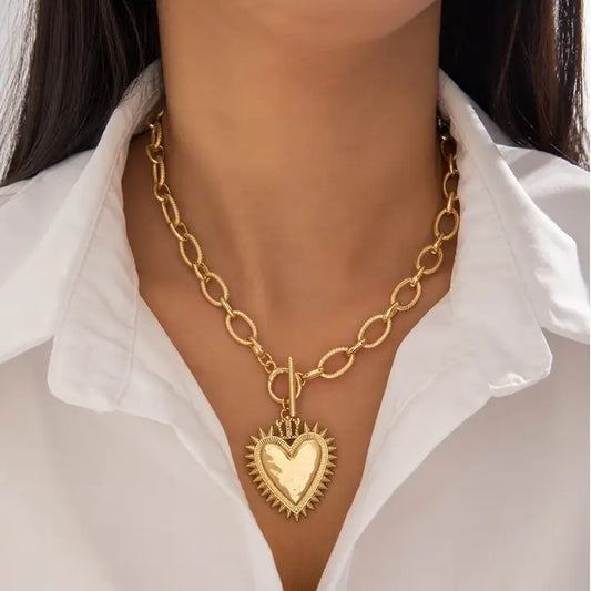 SPIKED CHUNKY HEART NECKLACE